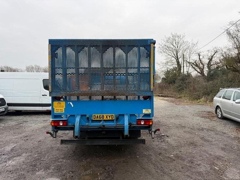 Used Mitsubishi Canter 150 HP (110 kW) 2018 White
