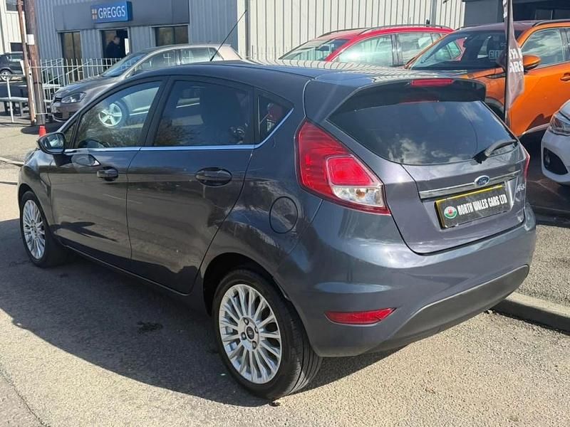 Used Ford Fiesta Titanium 105 HP (77 kW) 2013 Grey Hatchback