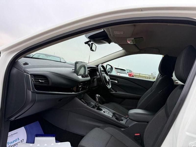 Used Nissan Qashqai N-Connecta 140 HP (102 kW) 2022 White SUV