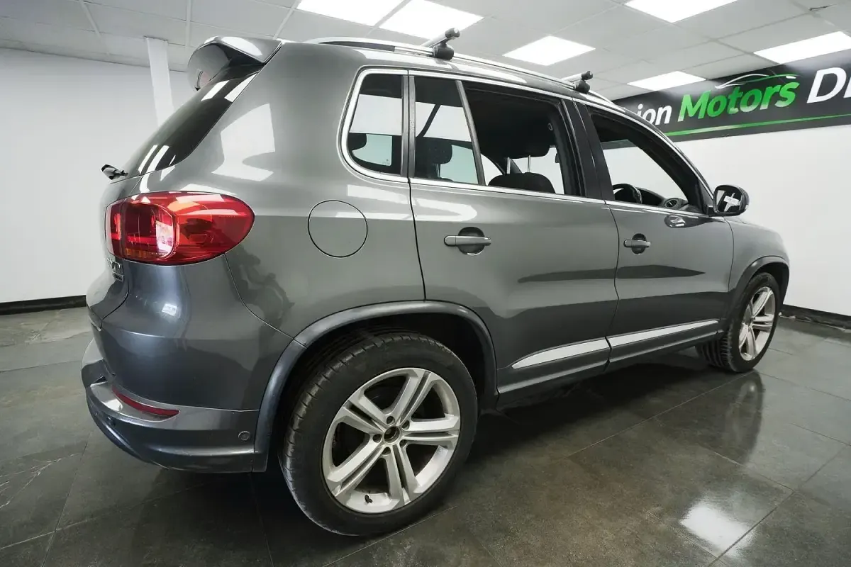Usado VW Tiguan R-line 150 HP (110 kW) 2015 Cinzento SUV