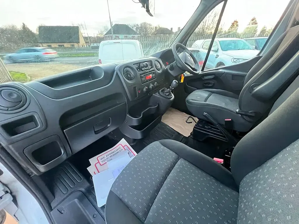 Used Vauxhall Movano S 145 HP (106 kW) 2019 White MPV