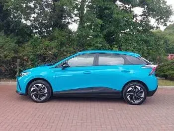 Used MG MG4 EV SE 149 kW (203 HP) 2023 Blue Hatchback