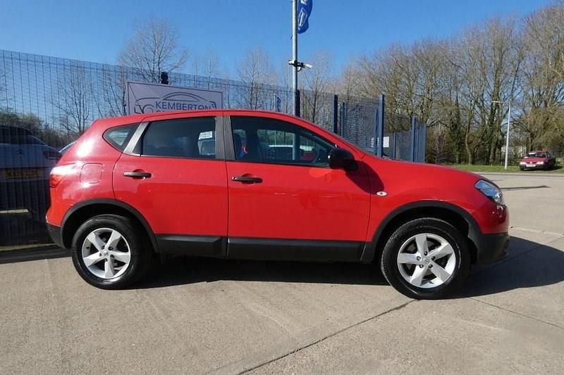 Used Nissan Qashqai S 117 HP (86 kW) 2011 Red SUV