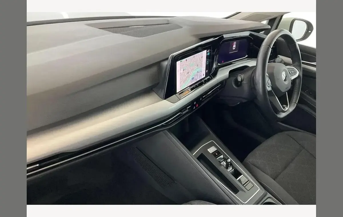 Used VW Golf VIII Life 150 HP (110 kW) 2020 White Hatchback