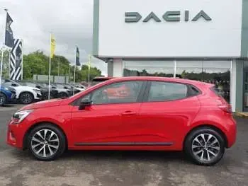Used Renault Clio Evolution 90 HP (66 kW) 2023 Red Hatchback