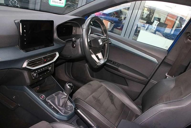 Used Seat Arona Xperience Lux 108 HP (79 kW) 2022 Blue SUV