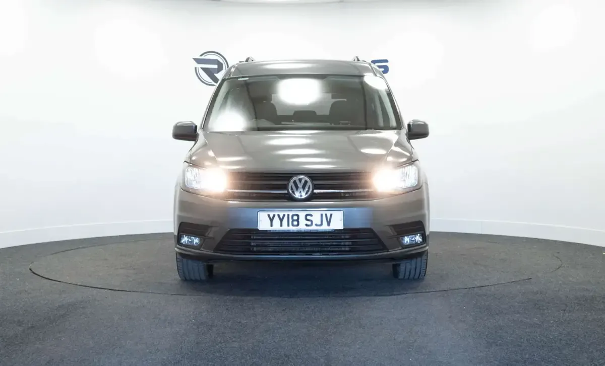 Usado VW Caddy Maxi S 102 HP (75 kW) 2018 Cinzento Monovolume