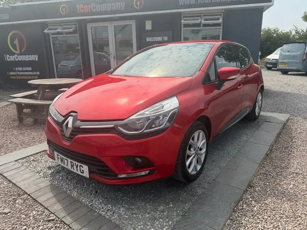 Used Renault Clio Dynamique 90 HP (66 kW) 2017 Red Hatchback