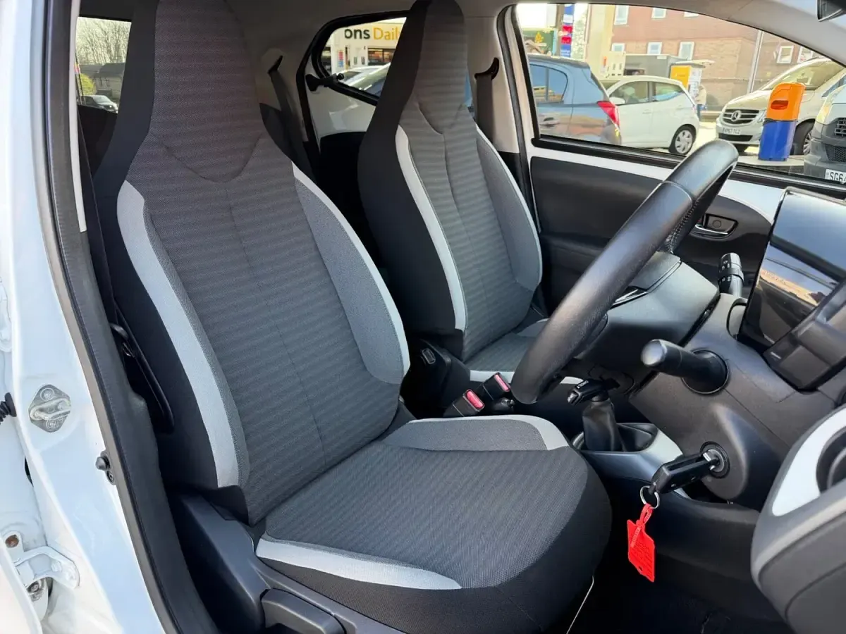 Used Toyota Aygo Trend 72 HP (52 kW) 2020 White Hatchback