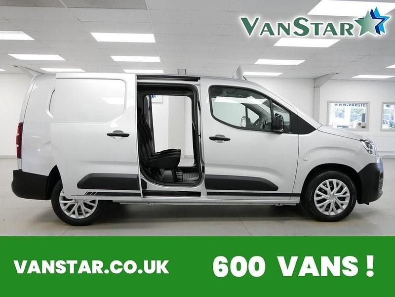 Silver Used 2022 Citroën Berlingo MPV | £15,989 (Expensive) - Image 1/4