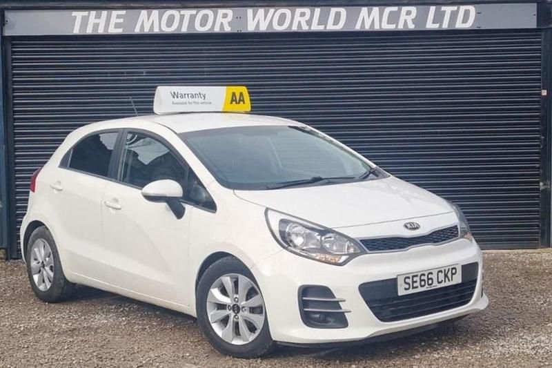 Used Kia Rio 84 HP (61 kW) 2017 White Hatchback
