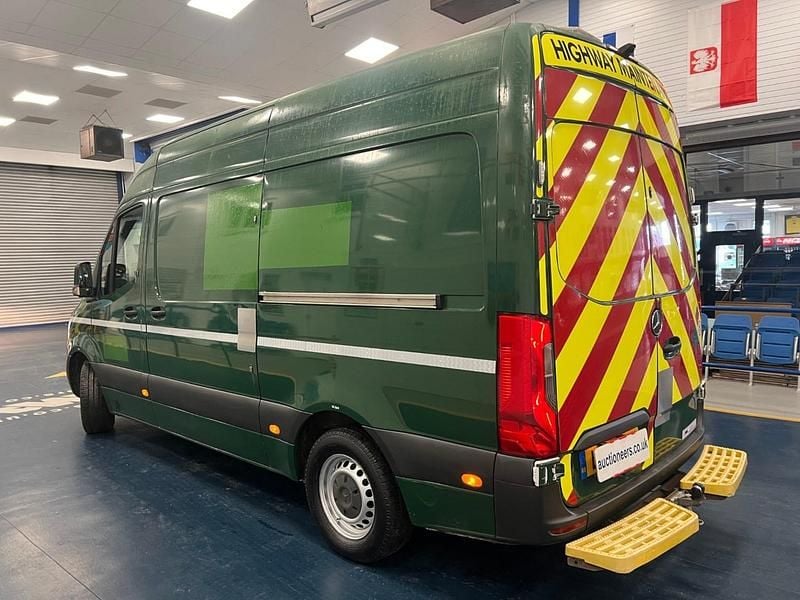 Usado Mercedes Sprinter 163 HP (119 kW) 2019 Verde Van