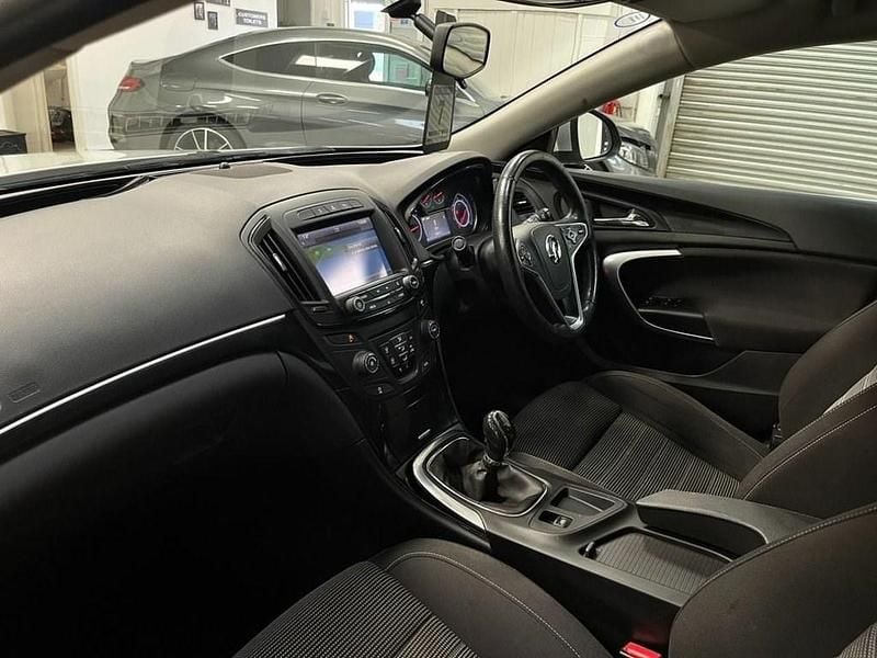 Used Vauxhall Insignia SRi 136 HP (100 kW) 2015 Silver Hatchback