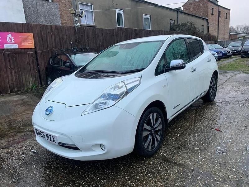 Used Nissan Leaf Tekna 80 kW (109 HP) 2015 White Hatchback