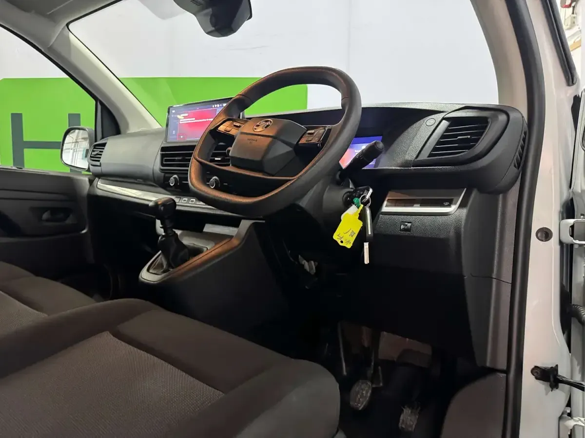 Usado Vauxhall Vivaro 2024 Branco Monovolume
