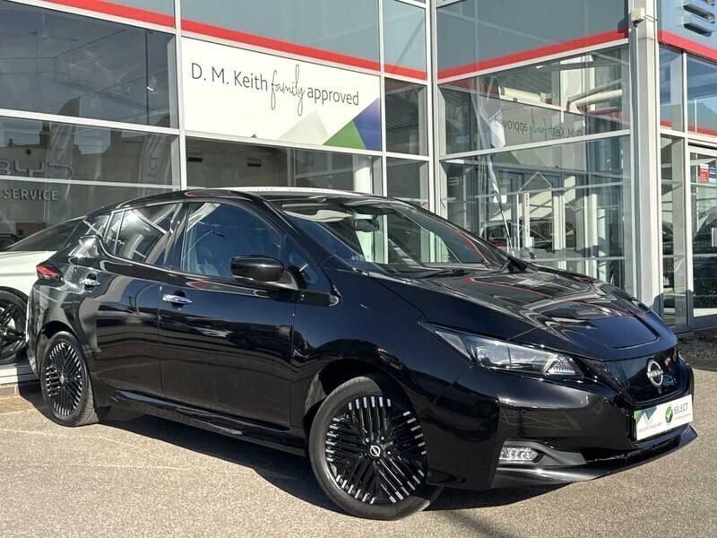 Pearl black Used 2022 Nissan Leaf Tekna Hatchback | £15,204 (Fair price) - Image 1/4