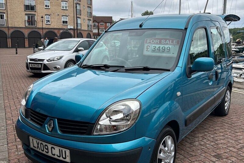 Blue Used 2009 Renault Kangoo Expression MPV | £2,999 (Fair price) - Image 1/1