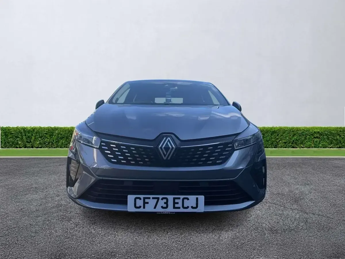 Usado Renault Clio V Techno 143 CV (105 kW) 2024 Gris Utilitario