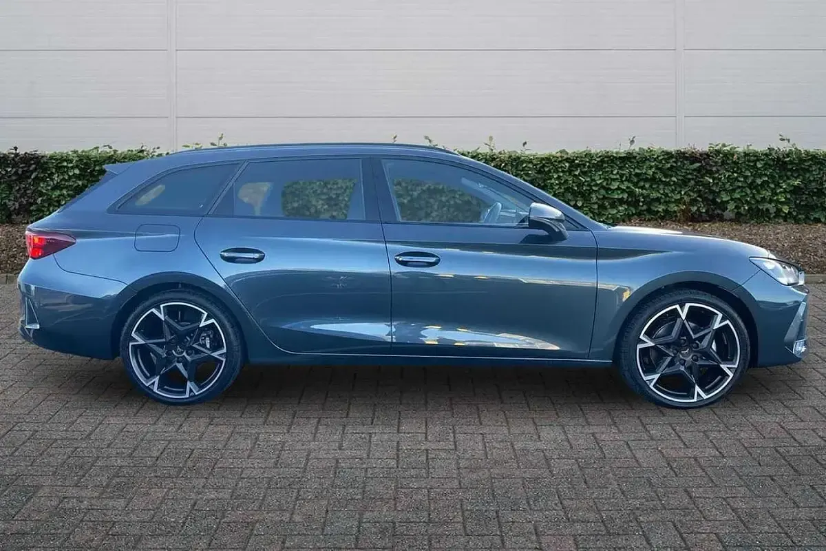 Used Cupra Leon 150 HP (110 kW) 2025 Magnetic tech grey Estate
