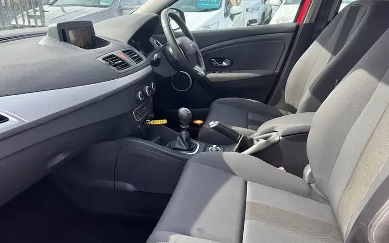 Used Renault Mégane GrandTour Dynamique 110 HP (80 kW) 2011 Red Estate