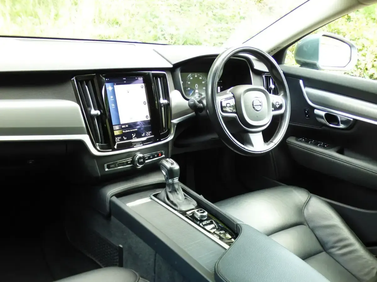Used Volvo V90 Momentum 235 HP (172 kW) 2016 Grey Estate
