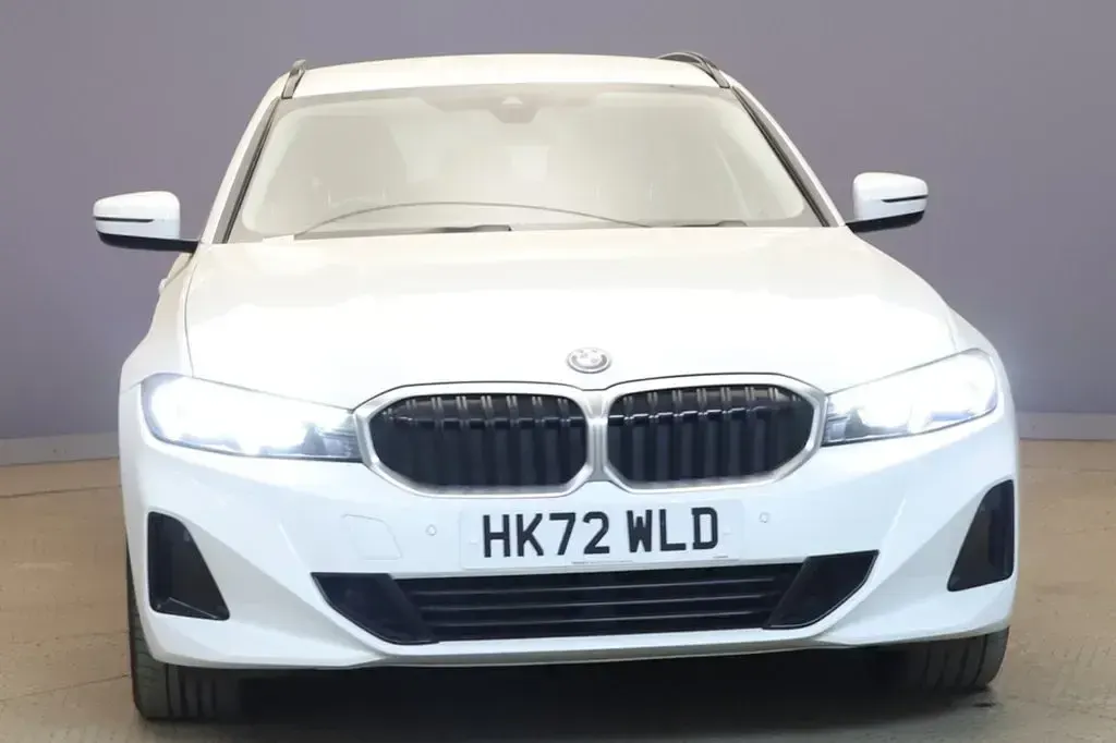 Used BMW 330e Sport Line 292 HP (214 kW) 2023 White Estate