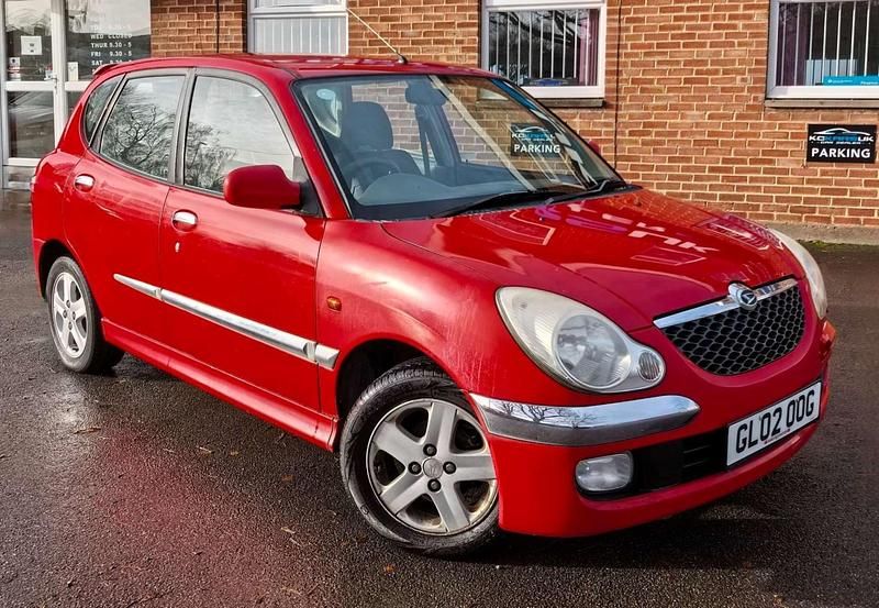 Used Daihatsu Sirion 90 HP (66 kW) 2002 Red Hatchback