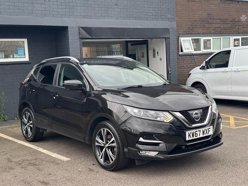 Black Used 2017 Nissan Qashqai N-Connecta SUV | £9,895 (Fair price) - Image 1/4