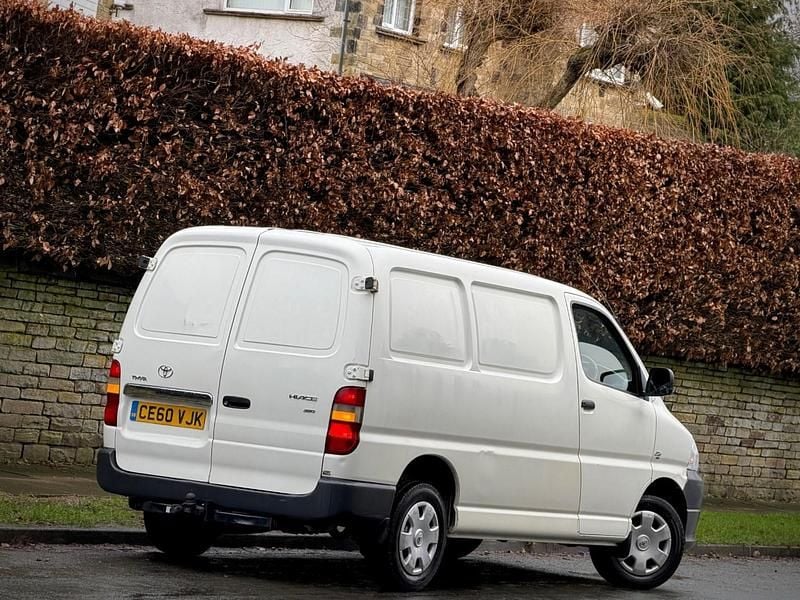 Begagnad Toyota HiAce 95 HK (69 kW) 2010 Vit Van