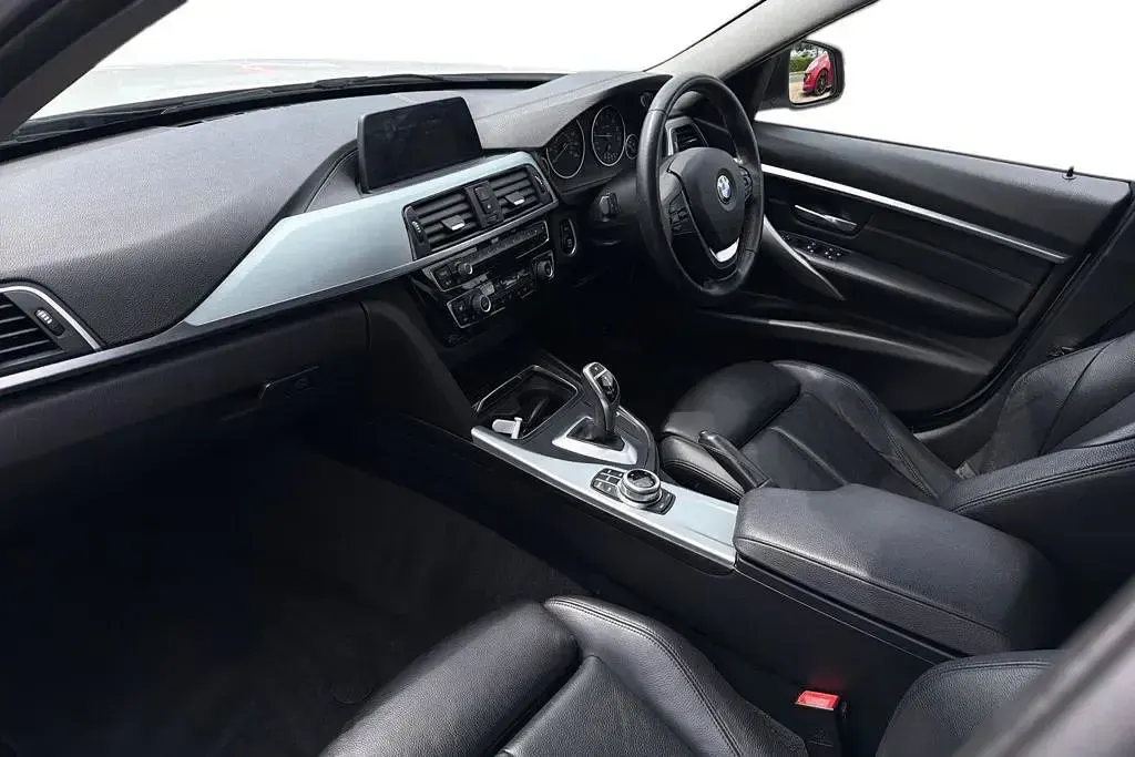 Used BMW 320 Sport Line 184 HP (135 kW) 2018 White Sedan