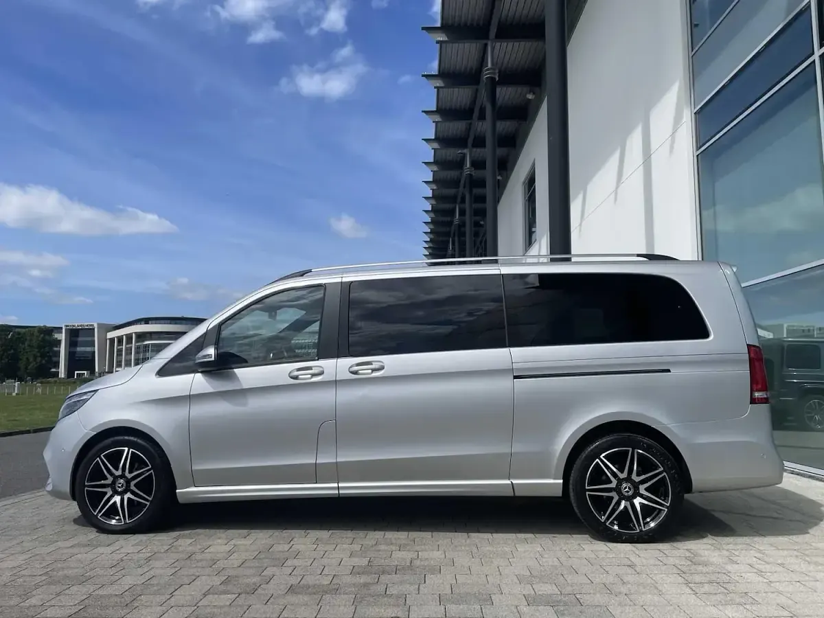 Used Mercedes V300 AMG line 237 HP (174 kW) 2023 Silver MPV