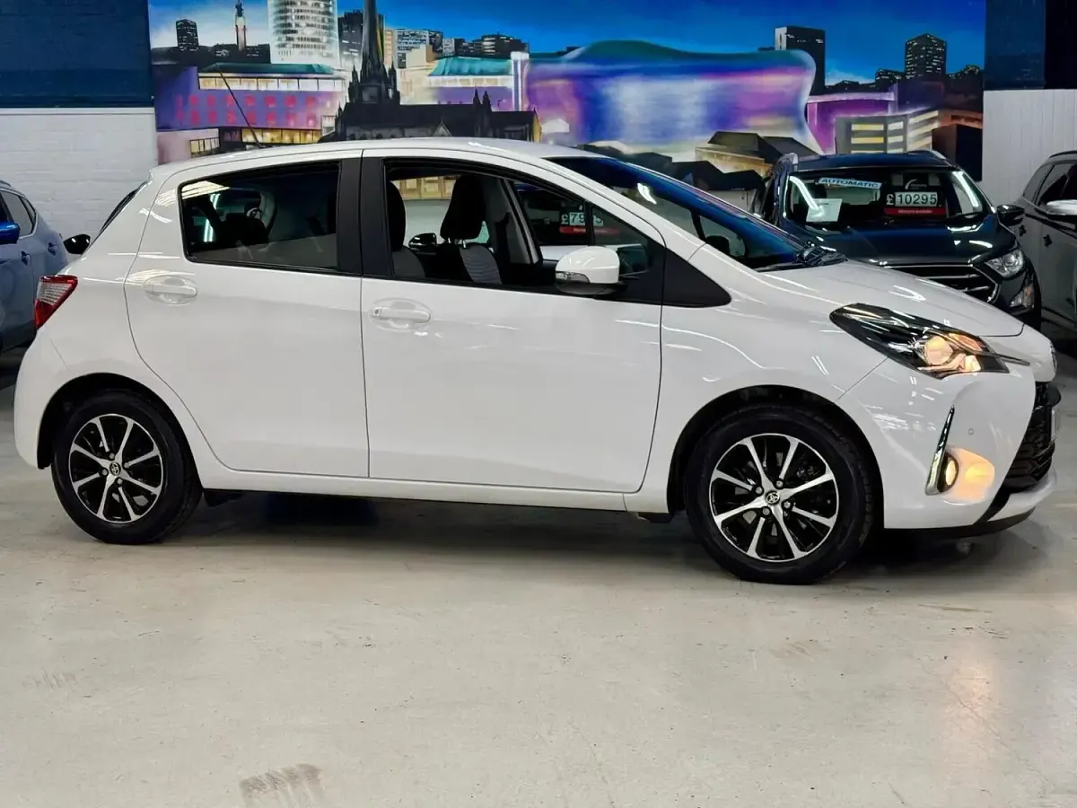 Used Toyota Yaris 111 HP (81 kW) 2018 White Hatchback