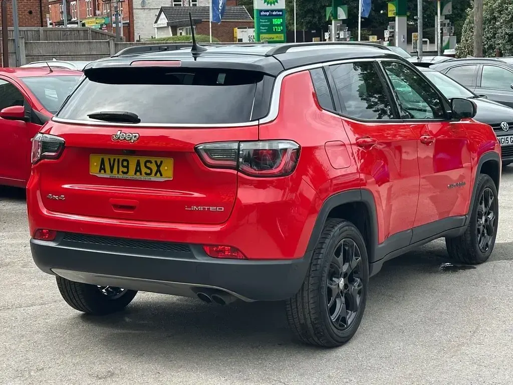 Used Jeep Compass Limited 170 HP (125 kW) 2019 Red/black SUV