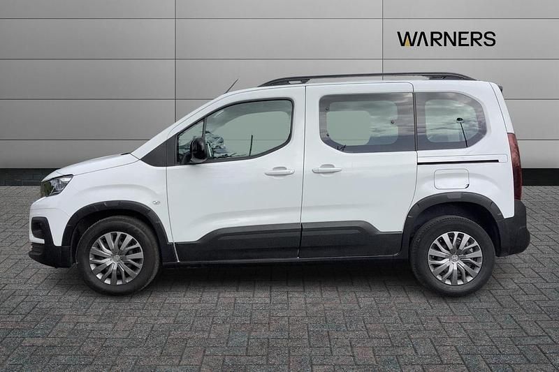 Used Peugeot Rifter Allure 101 HP (74 kW) 2022 White MPV