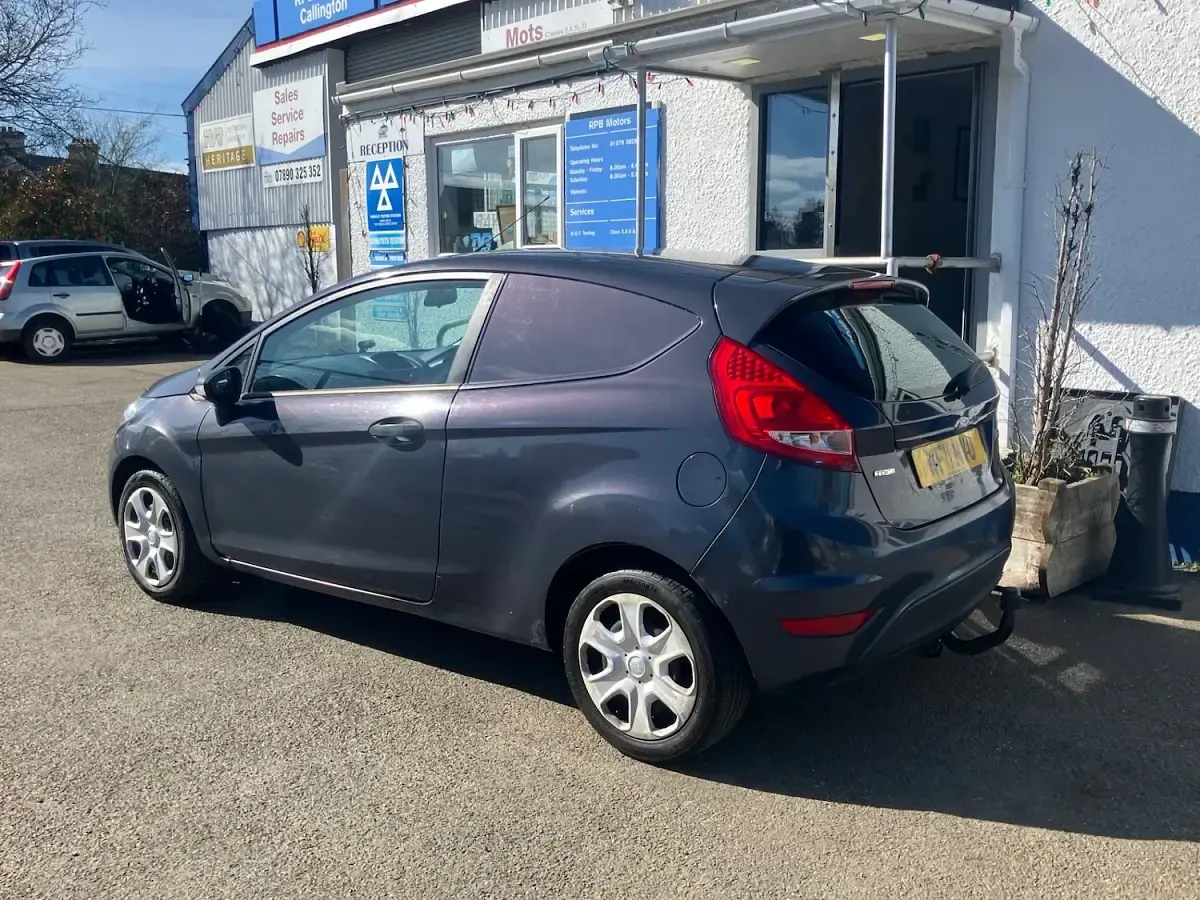 Used Ford Fiesta 70 HP (51 kW) 2011 Blue Hatchback