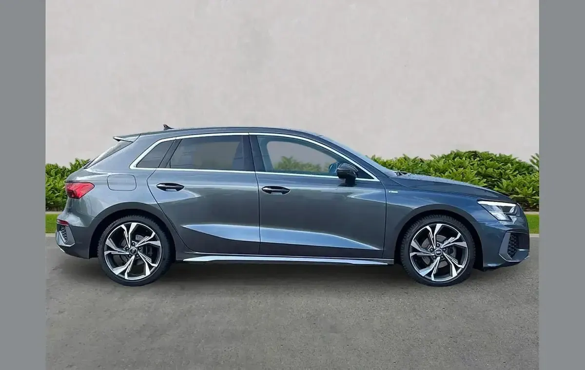 Używany Audi A3 S-Line 150 KM (110 kW) 2023 Szary Sedan/Limuzyna