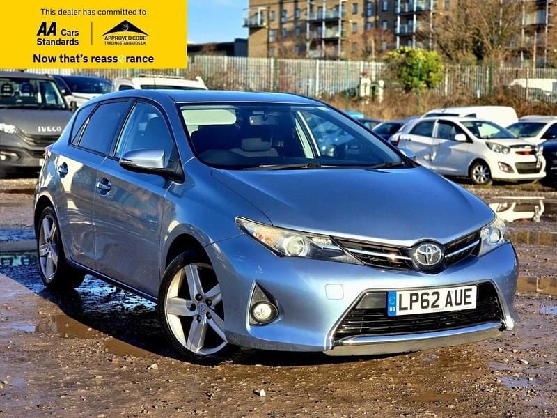Usado Toyota Auris Multidrive S 132 HP (97 kW) 2013 Azul Citadino