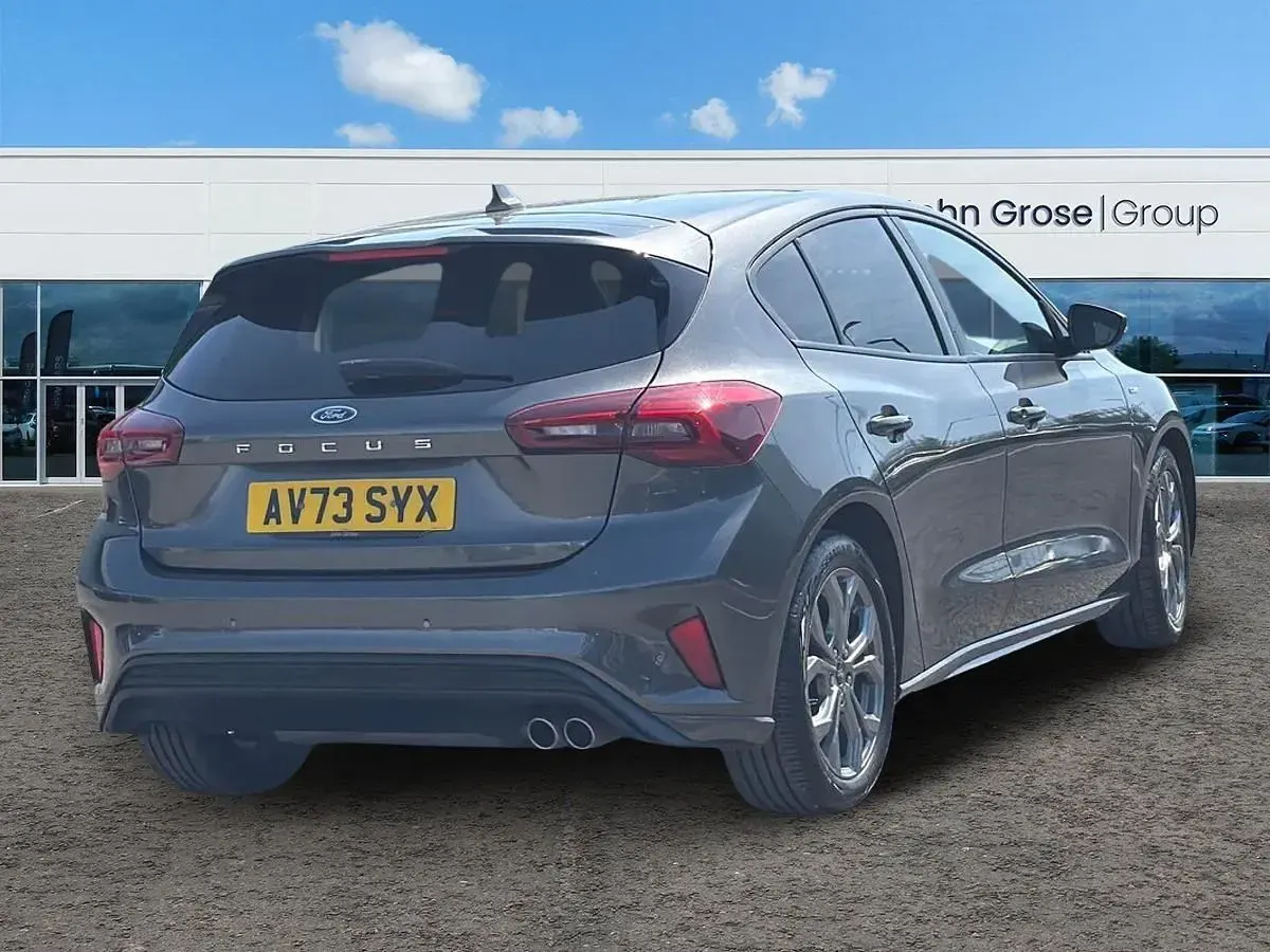 Używany Ford Focus ST-Line 2023 Szary Hatchback