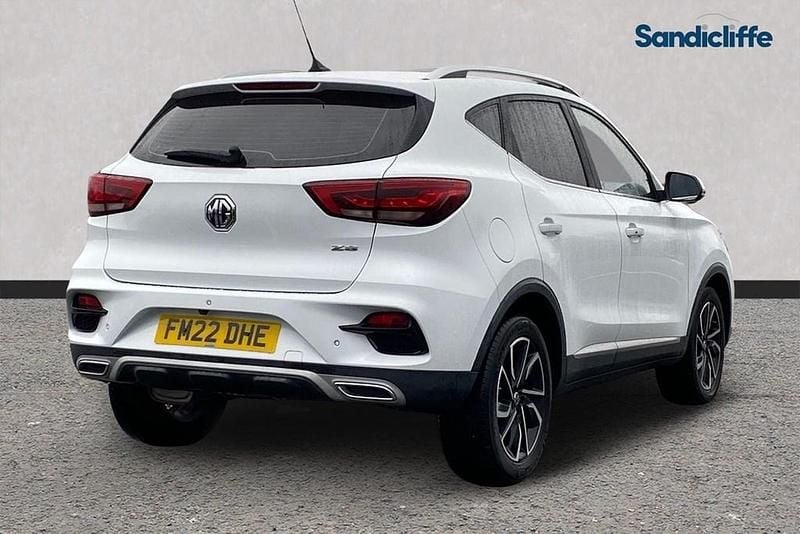 Used MG ZS Exclusive 111 HP (81 kW) 2022 Solid  arctic white Sedan