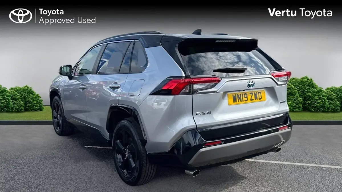 Used Toyota RAV4 Hybrid 222 HP (163 kW) 2019 Silver blade bitone SUV
