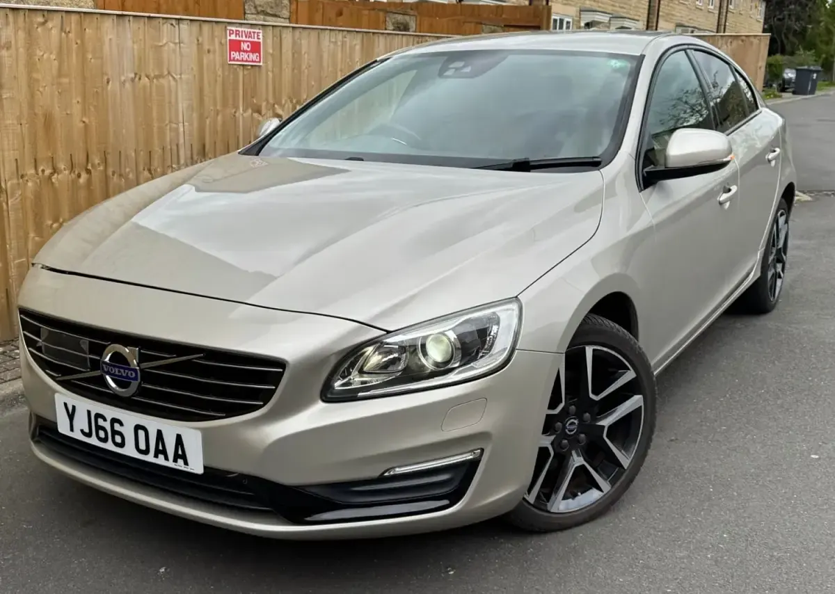 Usado Volvo S60 R-Design 2016 Beige Berlina