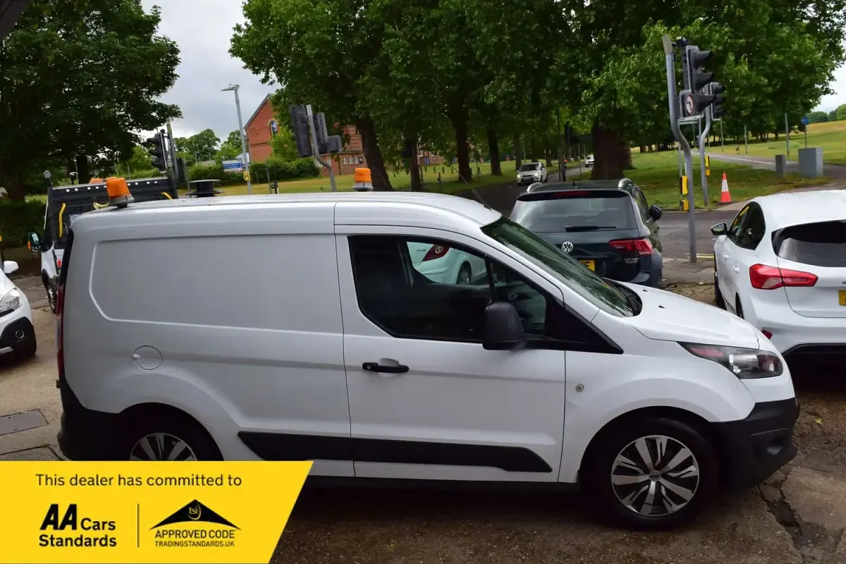 Used Ford Transit Connect 75 HP (55 kW) 2018 White MPV