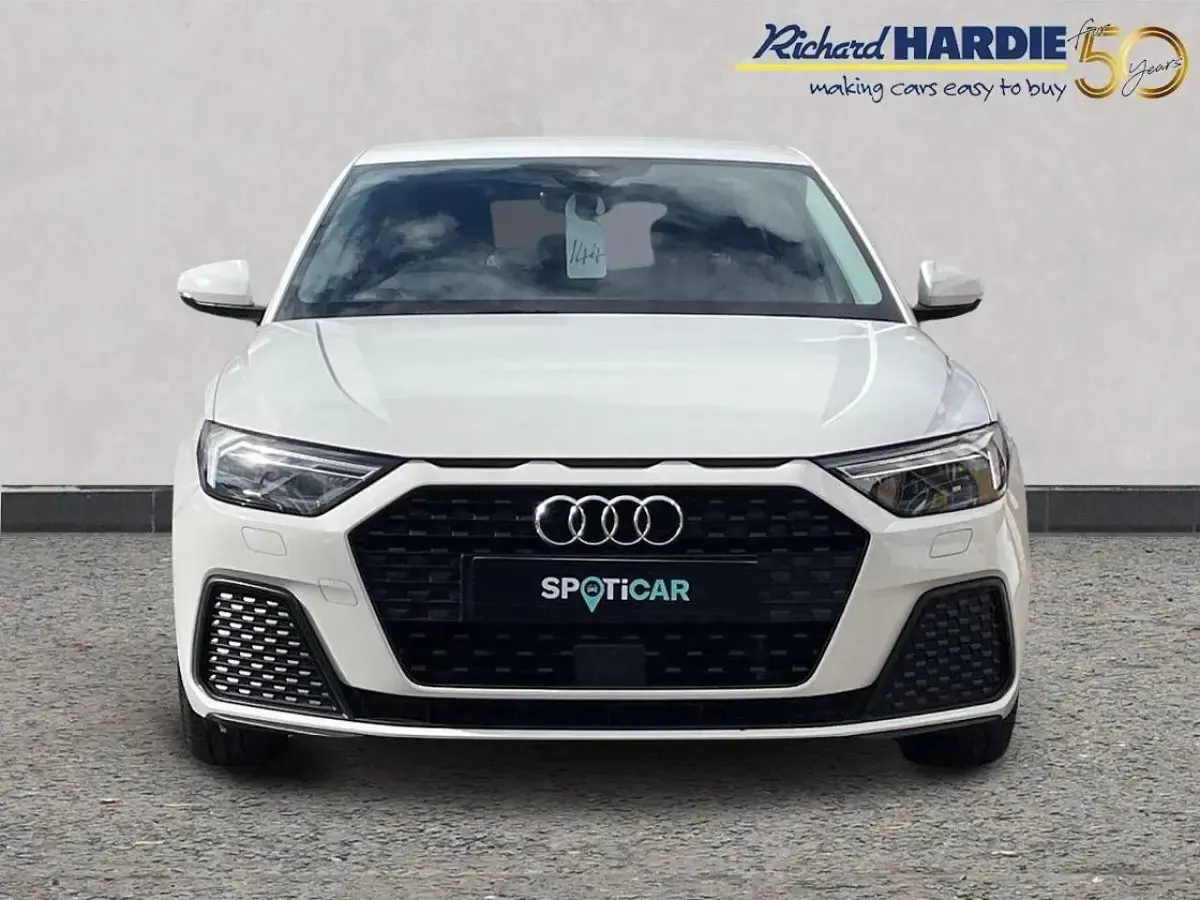 Used Audi A1 Sportback Design 94 HP (69 kW) 2021 White Hatchback