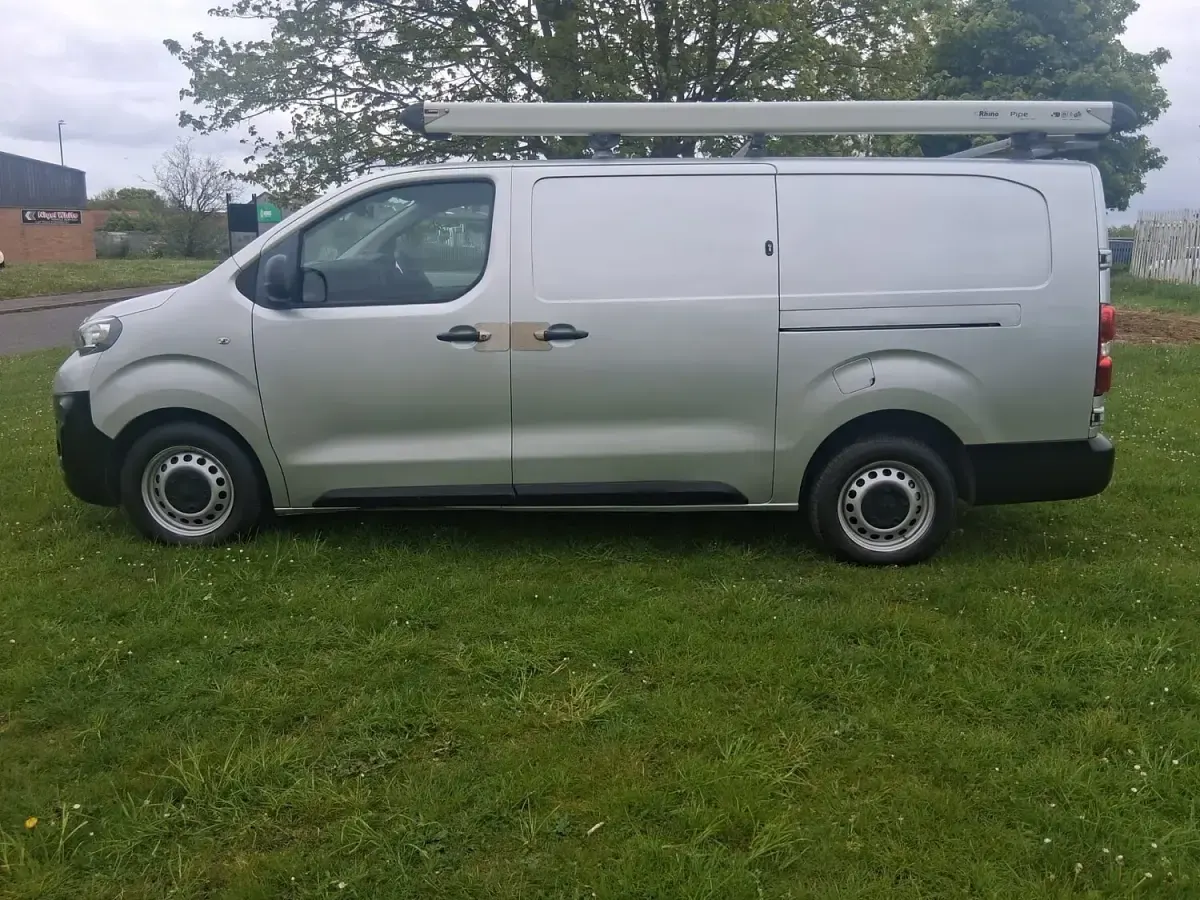 Used Peugeot Expert 120 HP (88 kW) 2019 Silver Van