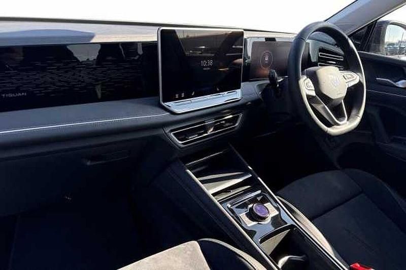 New VW Tiguan Elegance 150 HP (110 kW) 2025 Black SUV
