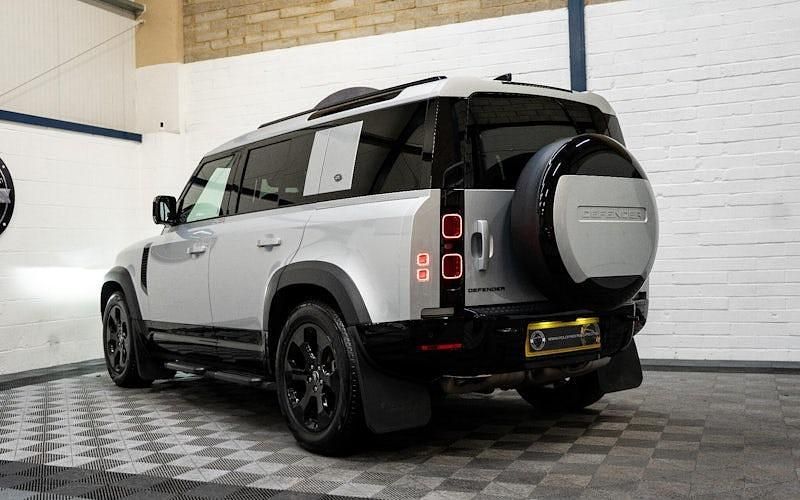 Used Land Rover Defender HSE Dynamic 300 HP (220 kW) 2024 SUV