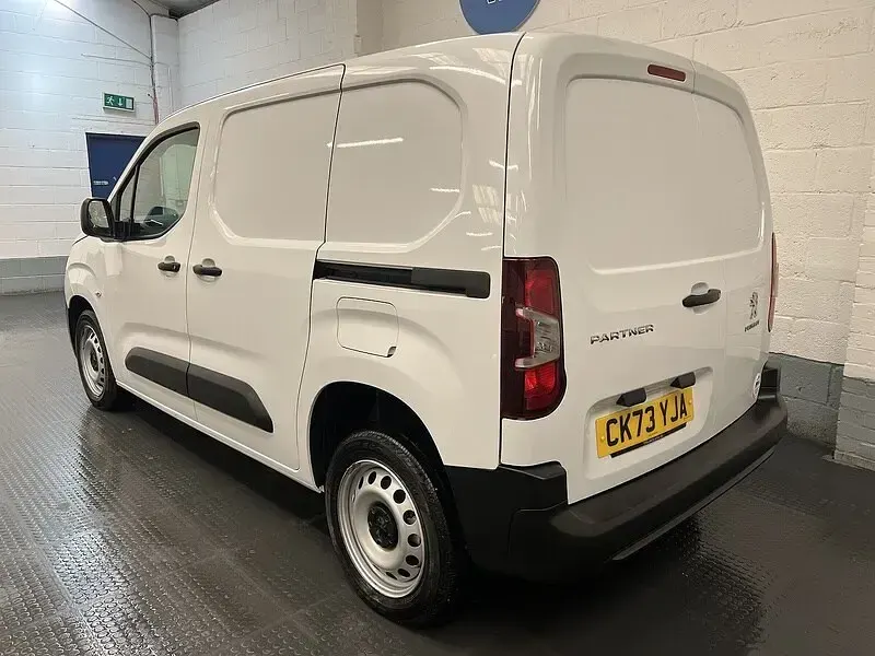 Used Peugeot Partner Premium 131 HP (96 kW) 2023 White MPV