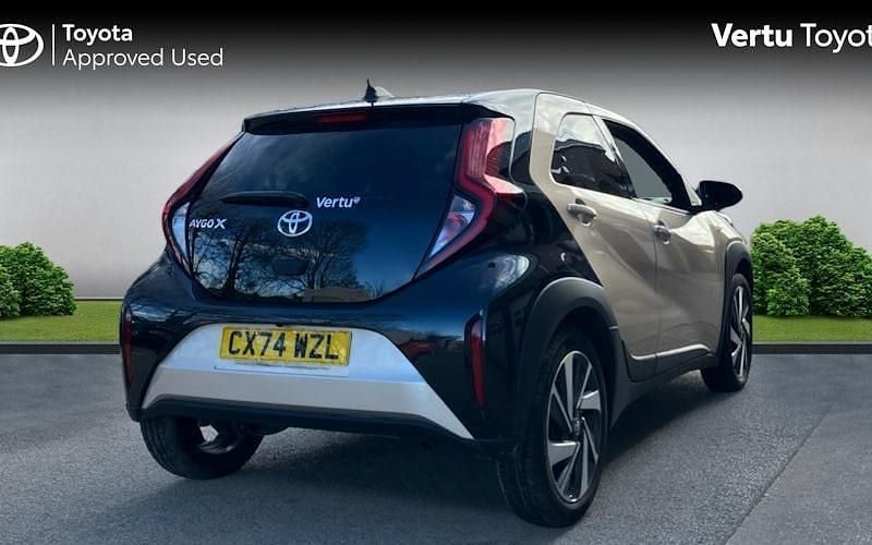 Used Toyota Aygo X 72 HP (52 kW) 2024 Beige SUV