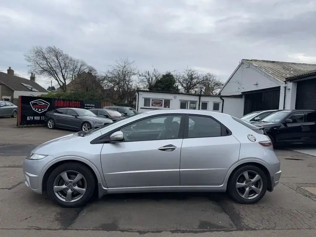 Begagnad Honda Civic SI 98 HK (72 kW) 2009 Silver Halvkombi