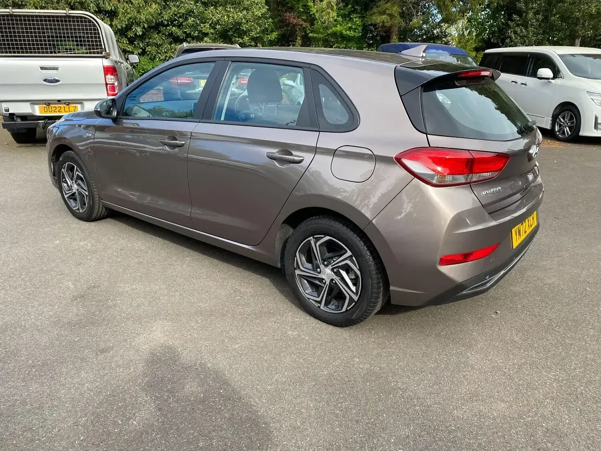 Used Hyundai i30 SE 120 HP (88 kW) 2023 Bronze Hatchback